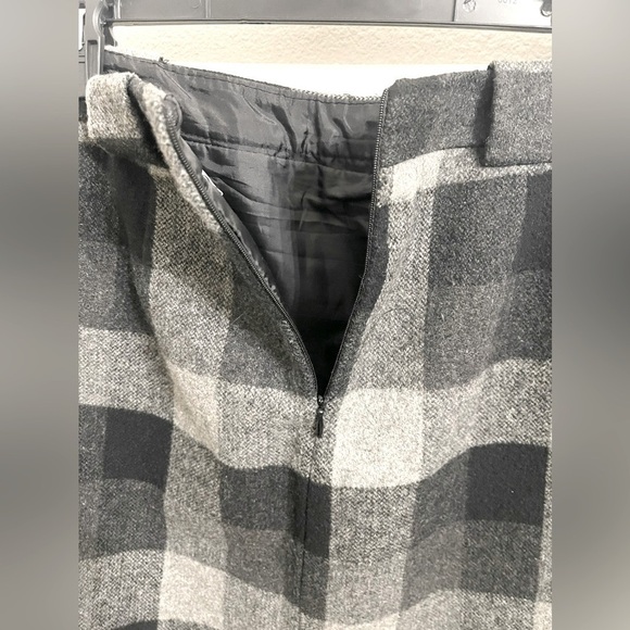 Liz Claiborne Plaid Mini Skirt Size 8 Black Gray Front Patch Pockets Lined Short - Picture 4 of 7